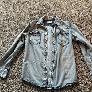 Men’s Wrangler denim shirt
